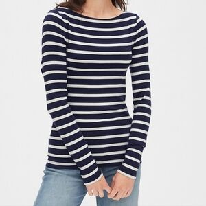 ⭐ Gap Navy and white striped long sleeve tee shirt⭐